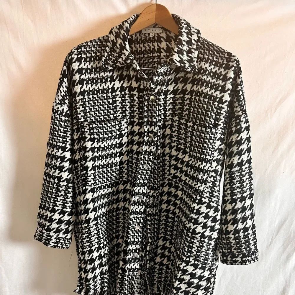 Textured Houndstooth Fray Hem Shacket - Picture 2 of 12